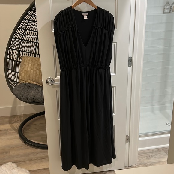 H&M, adjustable sleeves, black elegant formal gown, can fit size L-XXL - Picture 1 of 3